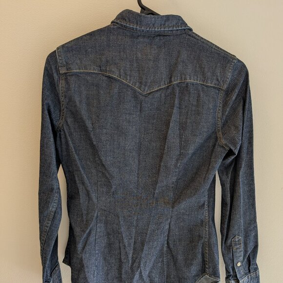 Levi’s Denim Shirt – XS Dark Wash - Picture 5 of 10